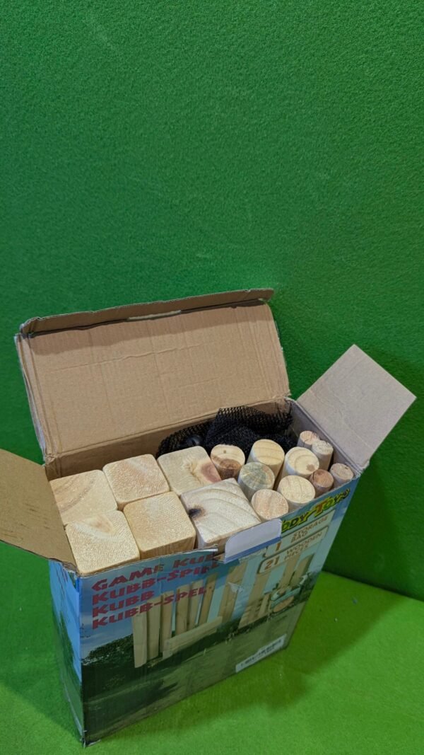 Caja de juego Kubb de madera abierta