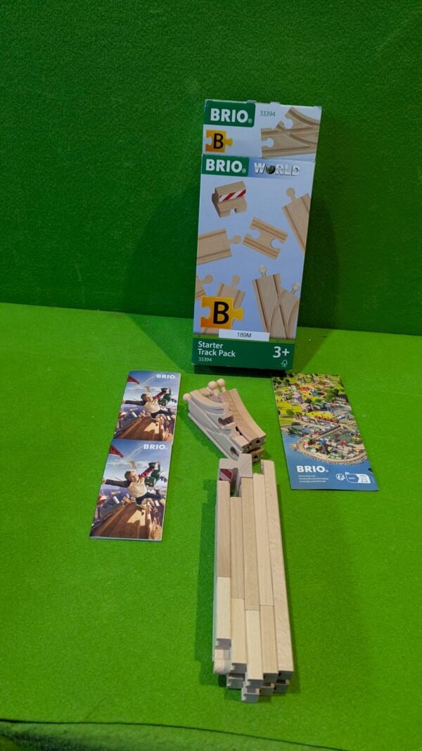 PXL_20251120_120322731.MP_-scaled-1.jpg Set de vías de tren Brio para niños.