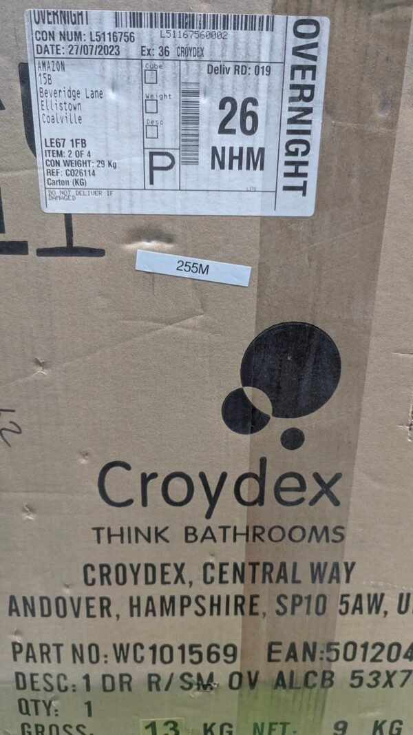 Caja con etiqueta de envío Croydex.