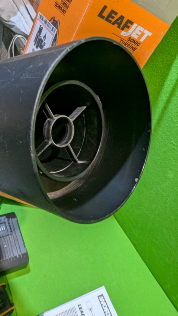 Turbina LEAFJET negra en caja naranja