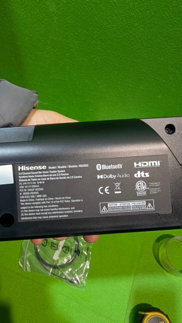 PXL_20251208_174453033.MP_-scaled-1.jpg Etiqueta trasera de barra de sonido Hisense HS205G.
