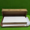 Caja con estante blanco y verde