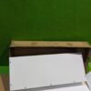 Panel blanco en caja de cartón abierta