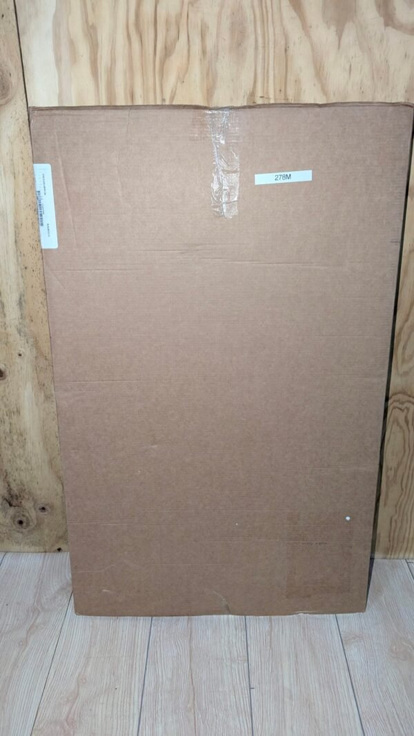 Caja de cartón sencilla sin etiquetas visibles