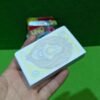 Baraja de cartas UNO en mano
