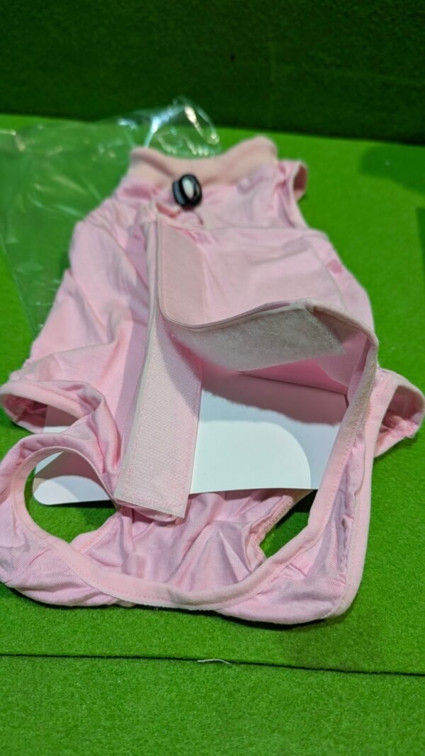 Ropa interior rosa con cierre de velcro