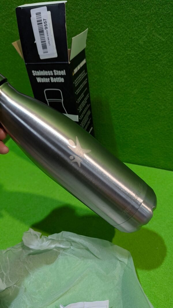 PXL_20260106_192751703-scaled-1.jpg Botella de acero inoxidable con caja abierta