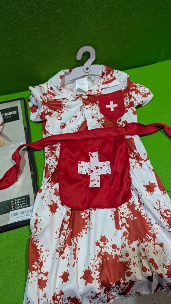 PXL_20260111_173445417-scaled-1.jpg Disfraz de Enfermera Zombi Niña 5-6 años