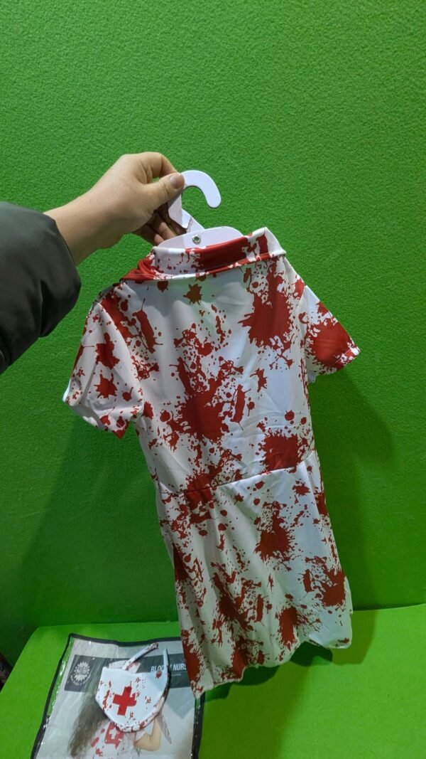 PXL_20260111_173508463-scaled-1.jpg Disfraz de Enfermera Zombi Niña 5-6 años