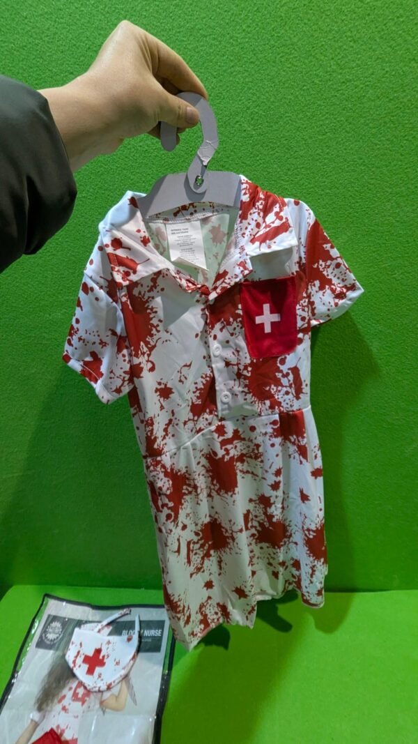 PXL_20260111_173512589-scaled-1.jpg Disfraz de Enfermera Zombi Niña 5-6 años