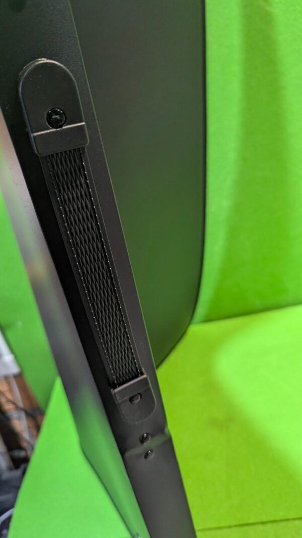 Vista lateral de un monitor negro