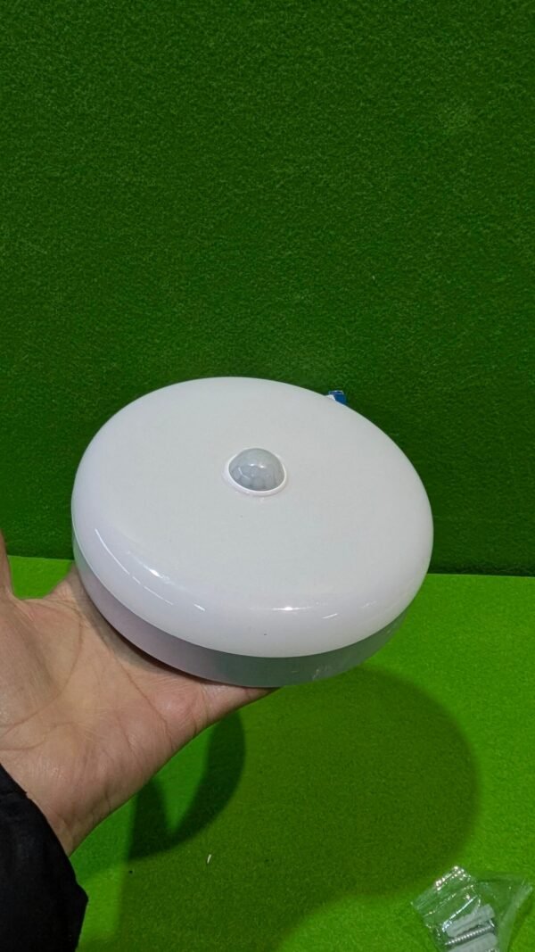 Luz blanca LED con sensor de movimiento