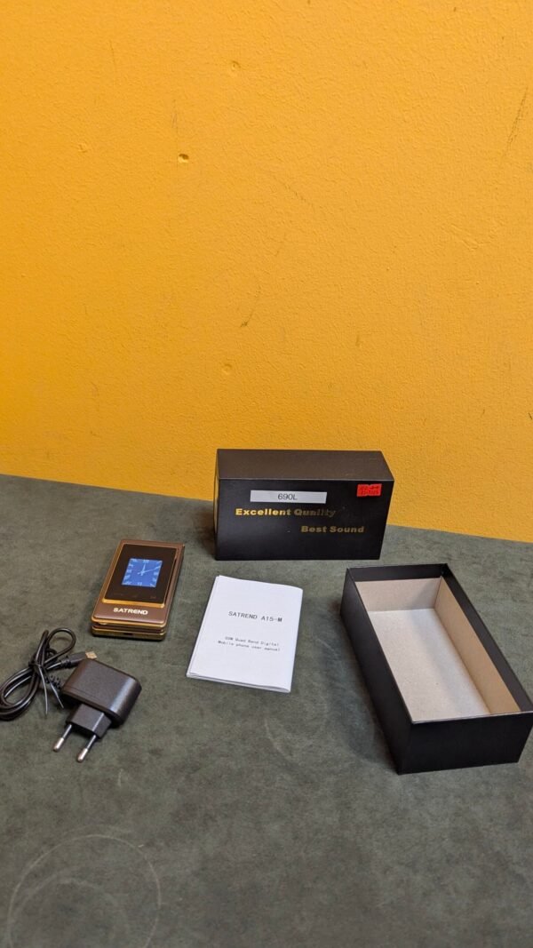 Teléfono antiguo con caja y accesorios.