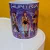 Taza con personajes virtuales de HUNTRIX.