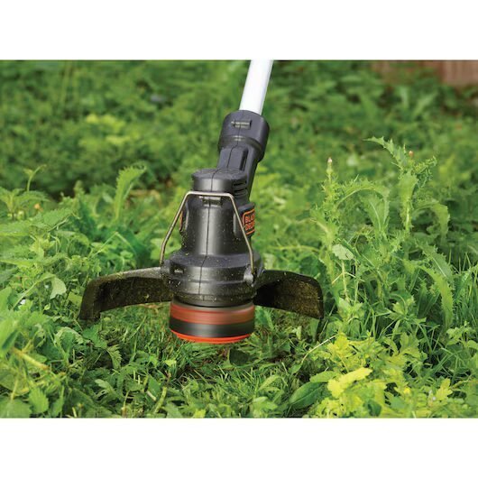 BLACK+DECKER Cortabordes y desbrozadora 18V, ancho de corte 25 cm, batería 2Ah ST182320-QW