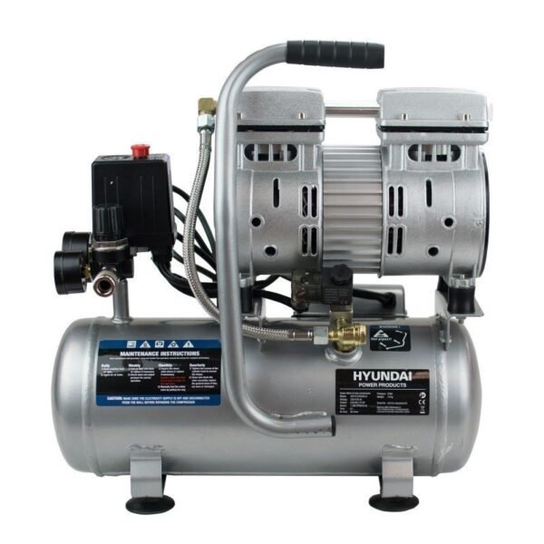 hyac6-07s-compresor-silencioso-hyundai-6-l-8.jpg Compresor de aire portátil Hyundai plateado.