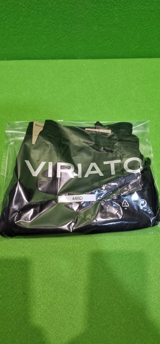 Camiseta negra Viriato en bolsa plástica transparente