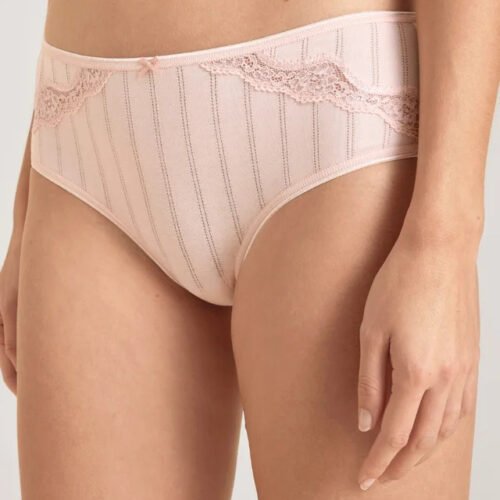 Braguita rosa con encaje y rayas verticales.