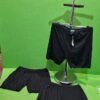 i3523540861.webp Pantalones cortos negros sobre fondo verde
