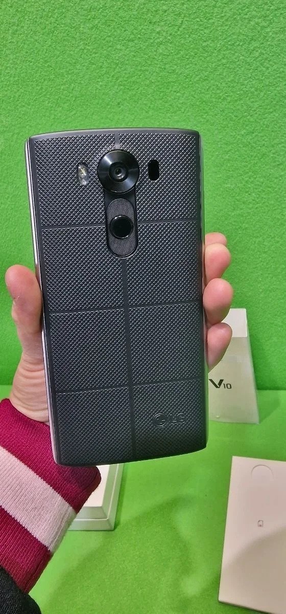 LG V10 32GB 4GB RAM