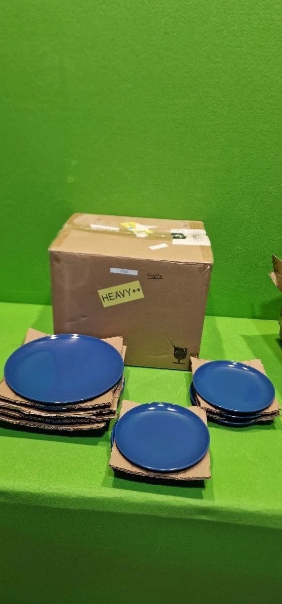 Amazon Basics - Vajilla de gres, color Azul marino, 11 piezas