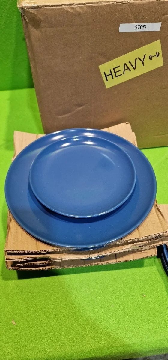 Amazon Basics - Vajilla de gres, color Azul marino, 11 piezas