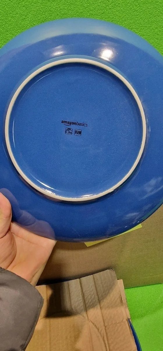 Amazon Basics - Vajilla de gres, color Azul marino, 11 piezas