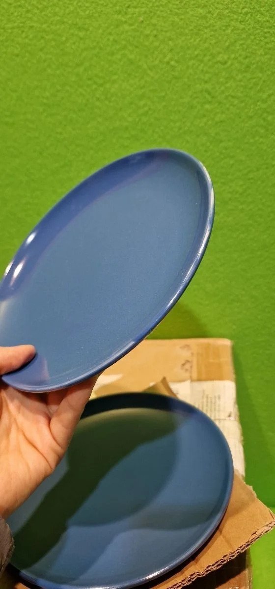 Amazon Basics - Vajilla de gres, color Azul marino, 11 piezas
