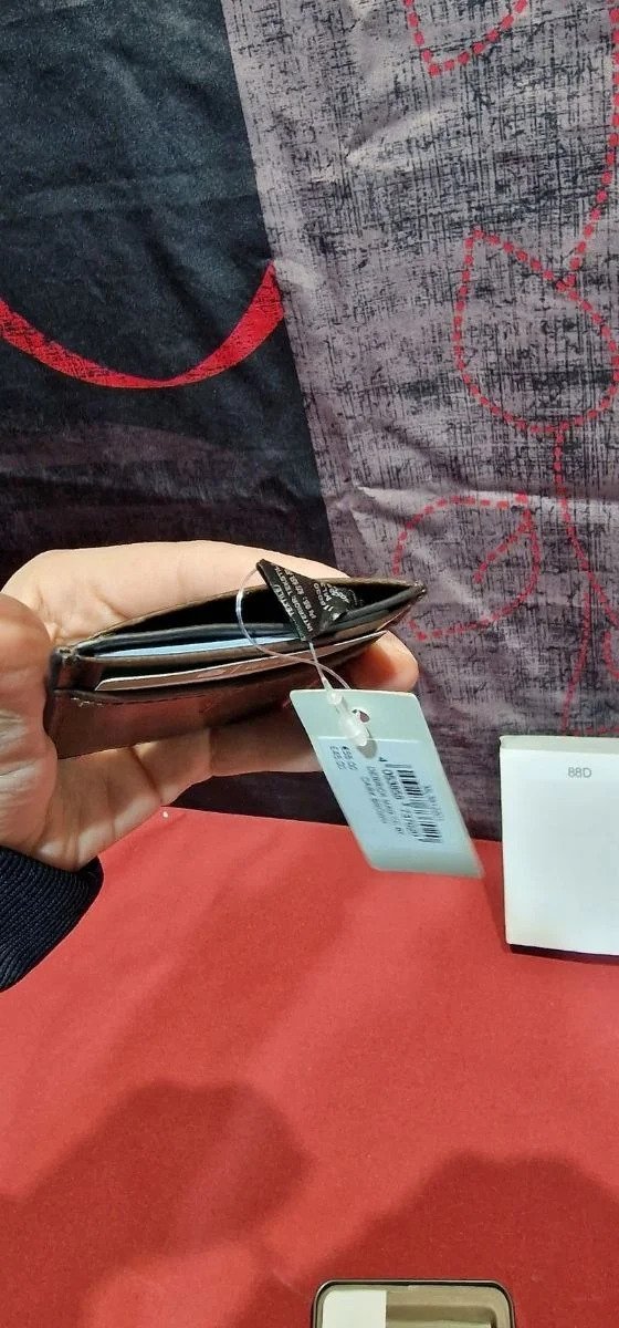 Fossil Men's Derrick Tarjetero de piel