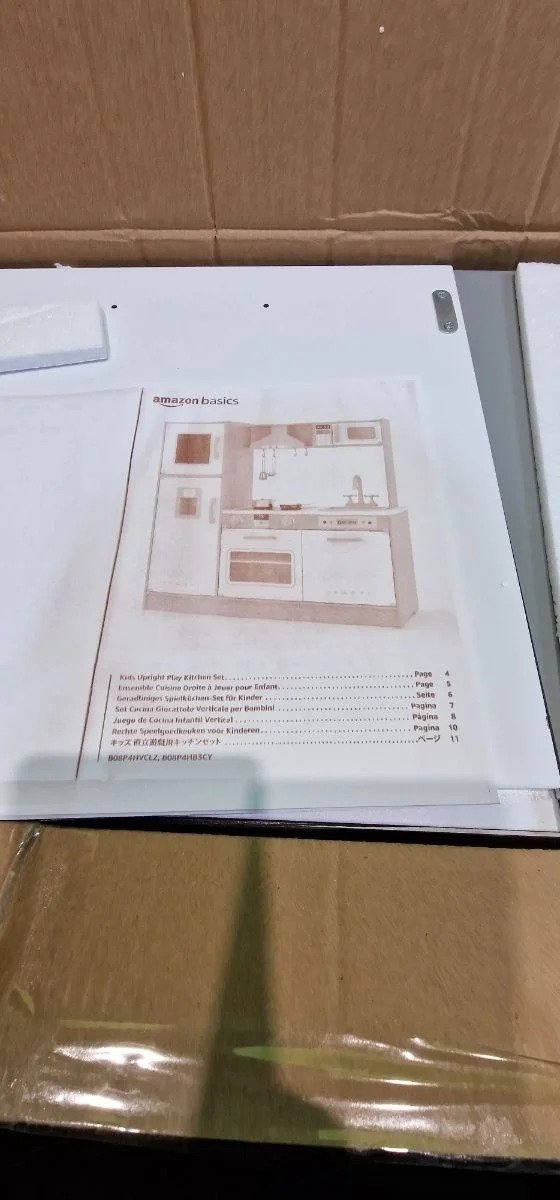 Cocina de juguete, disposición en línea, de madera