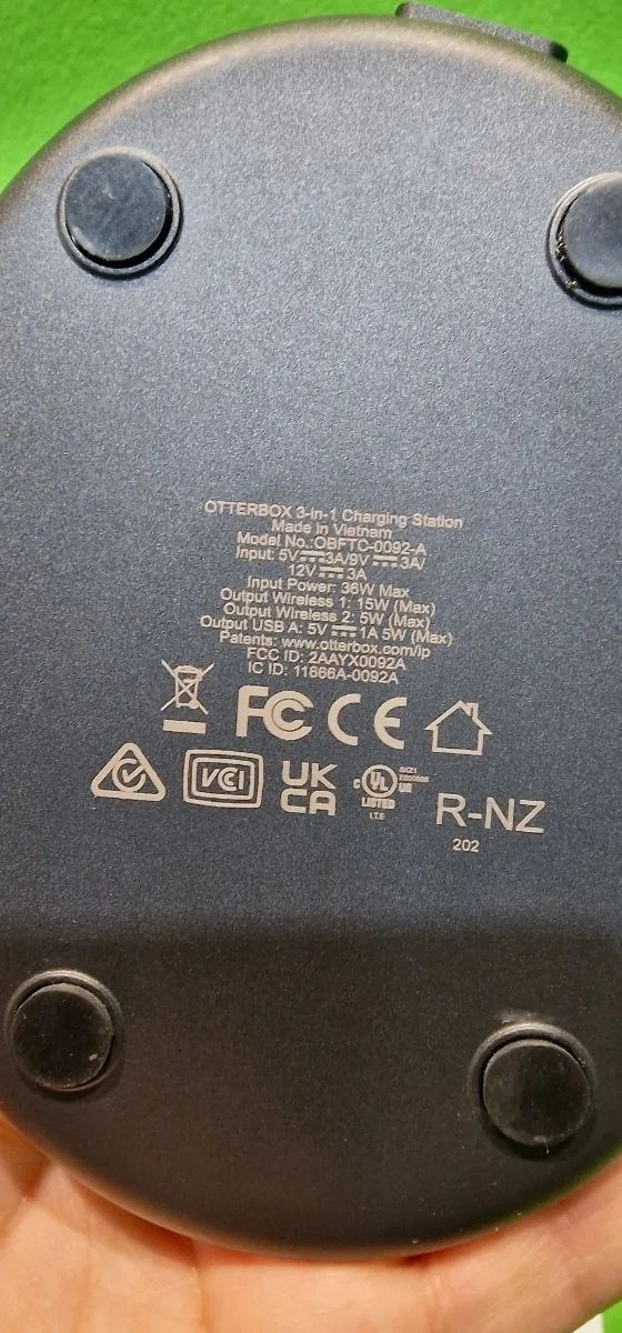 OtterBox Soporte Cargador Inalámbrico 3 en 1