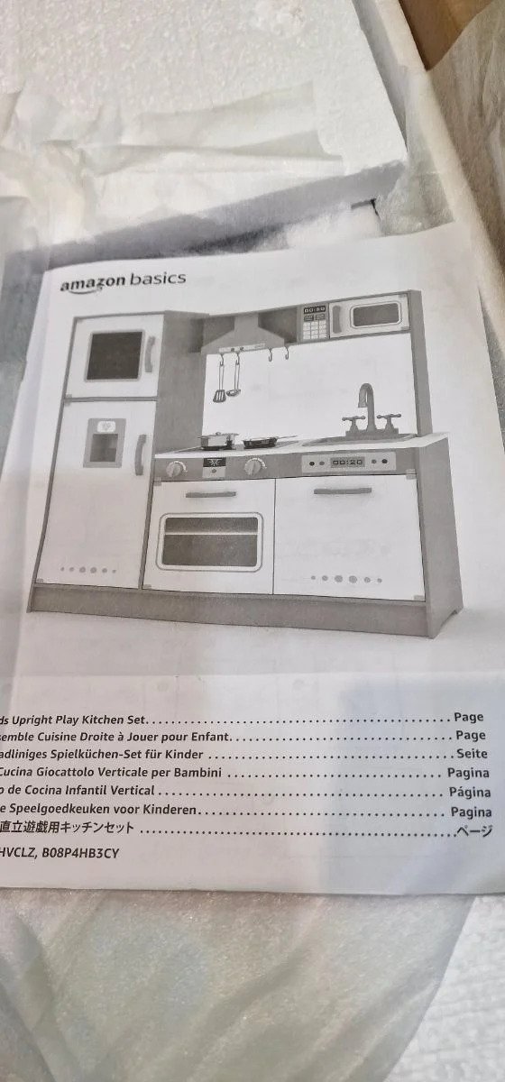 Cocina de juguete, disposición en línea, de madera