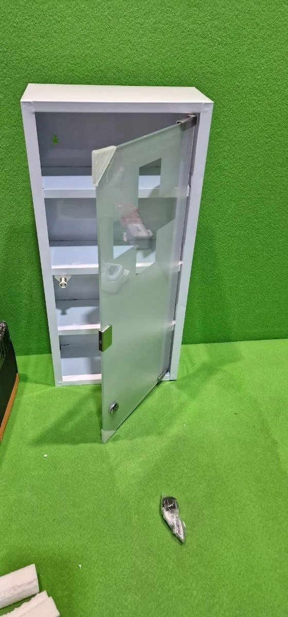 Armario para medicamentos 4 bandejas