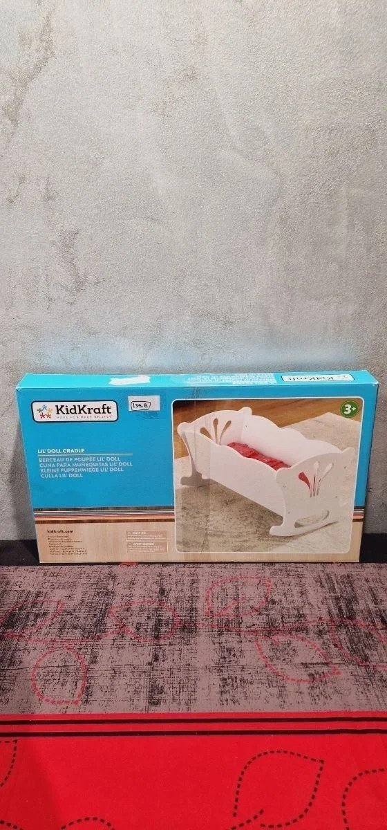KidKraft- Cuna de madera de juguete con ropa de cama rosa