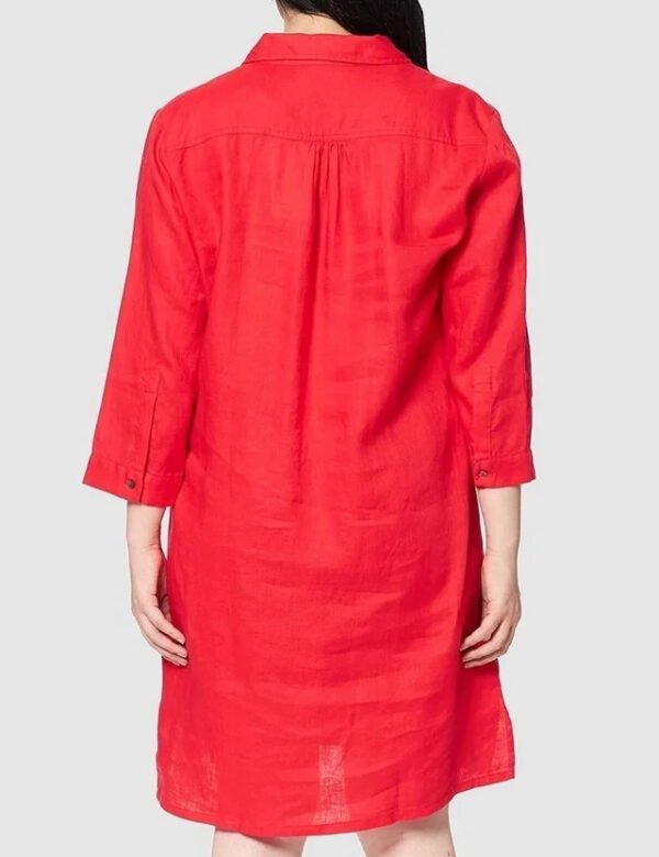 Vestido rojo de lino, vista trasera.