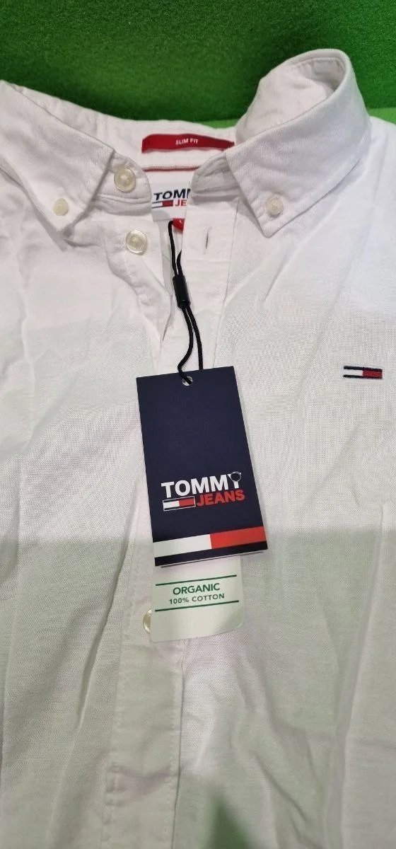 Camisa blanca Tommy Jeans, algodón orgánico.