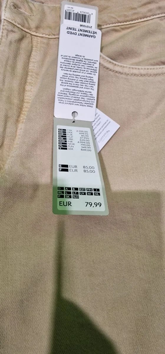 Etiqueta precio pantalón beige, 79,99 EUR