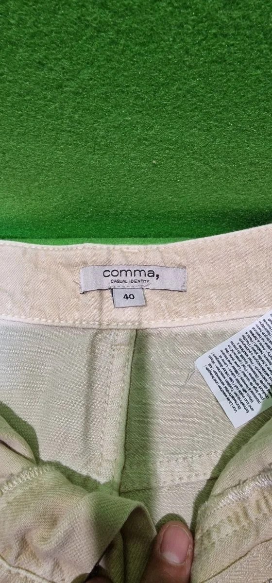 Etiqueta interior de pantalones talla 40 marca Comma.