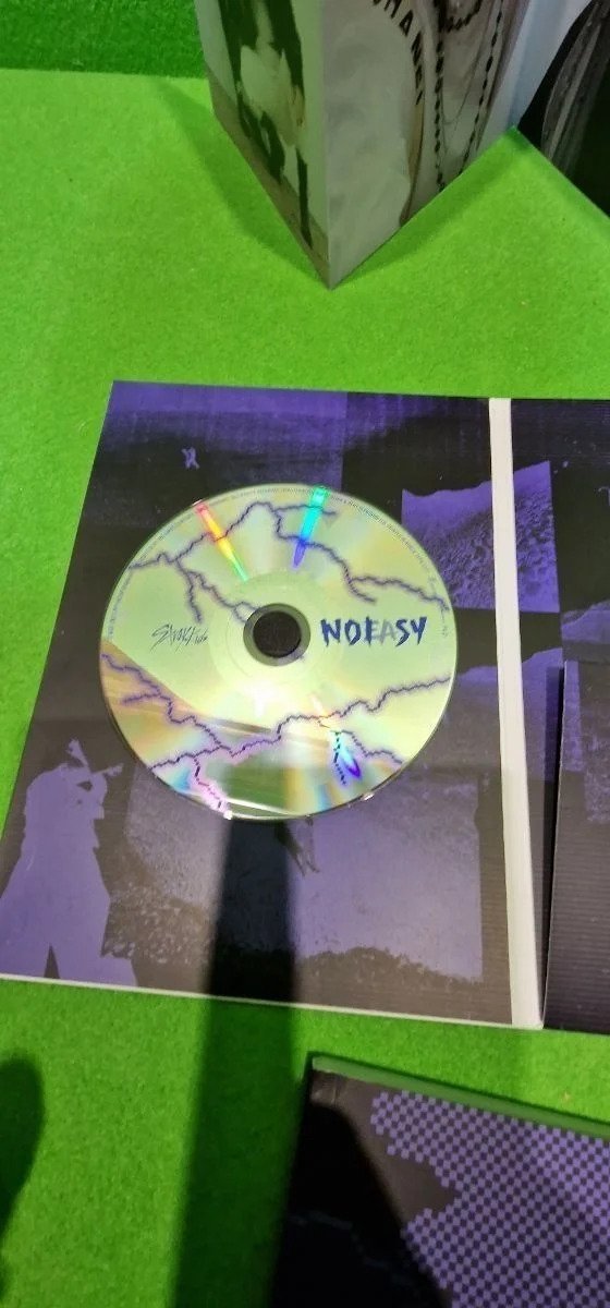 STRAY KIDS - NOEASY [Versión estándar. / Tipo B]