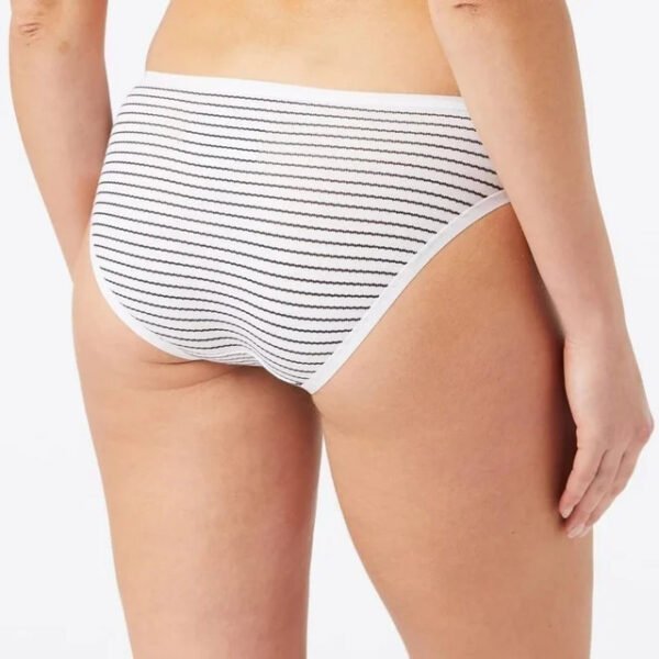 Bragas de rayas blancas y negras.