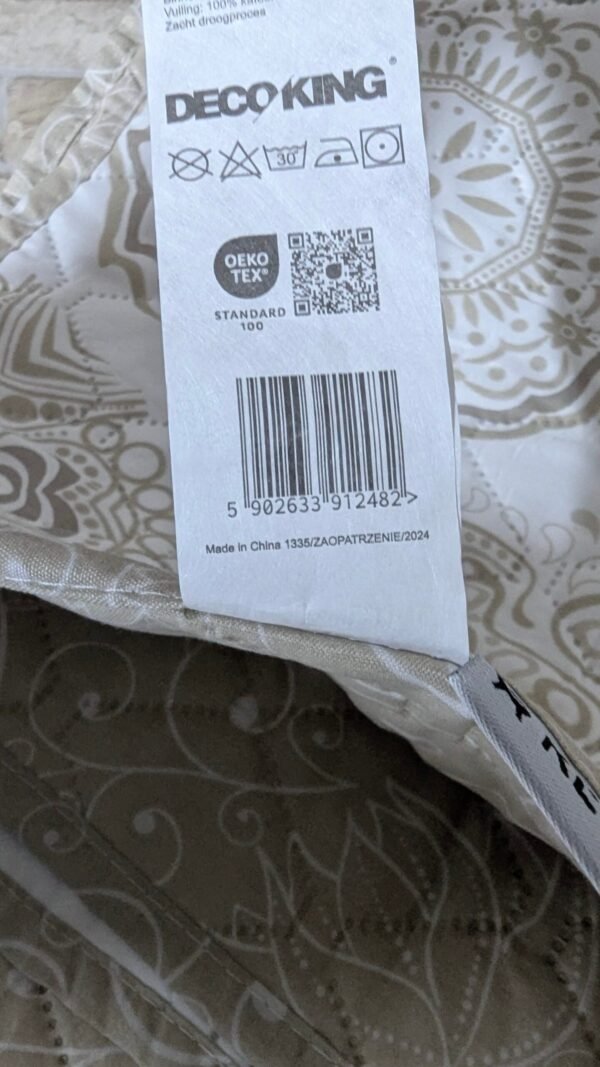 Colcha color beige oriental para cama de 90