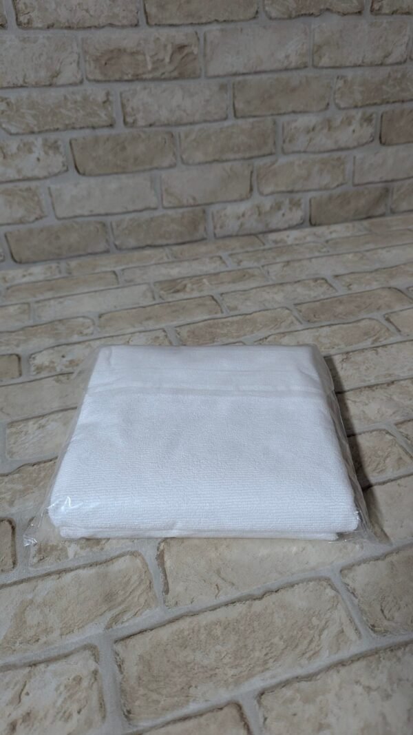 Pack de dos fundas de almohada de la marca Komfortec 60 x 60 CM