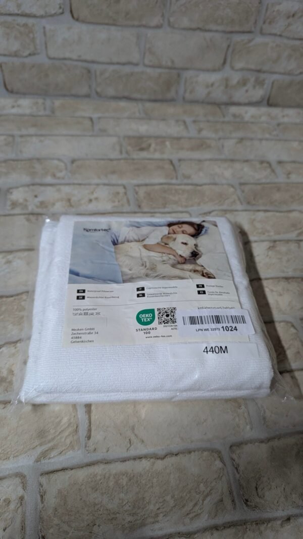 Pack de dos fundas de almohada de la marca Komfortec 60 x 60 CM