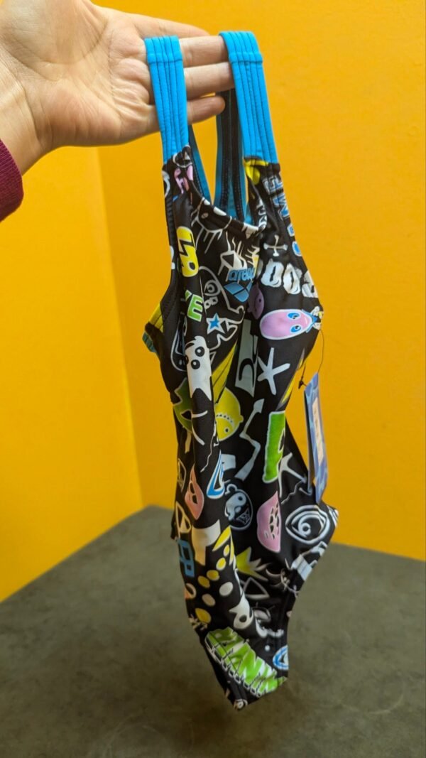 705L - Traje de baño deportivo Arena Girl para niñas con forro divertido