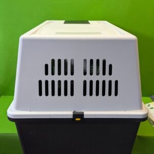 66M - Ferplast Transportín para Perros de Talla Grande Atlas 70 Professional, Comedero y Accesorios incluidos, Puerta de Acero plastificado, Rejillas de ventilación, 68,5 x 101 x h 75,5 cm Gris