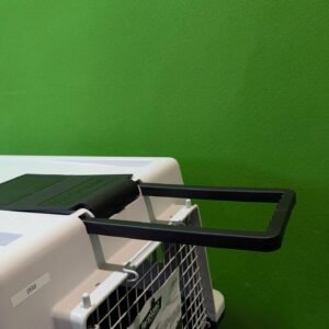 66M - Ferplast Transportín para Perros de Talla Grande Atlas 70 Professional, Comedero y Accesorios incluidos, Puerta de Acero plastificado, Rejillas de ventilación, 68,5 x 101 x h 75,5 cm Gris