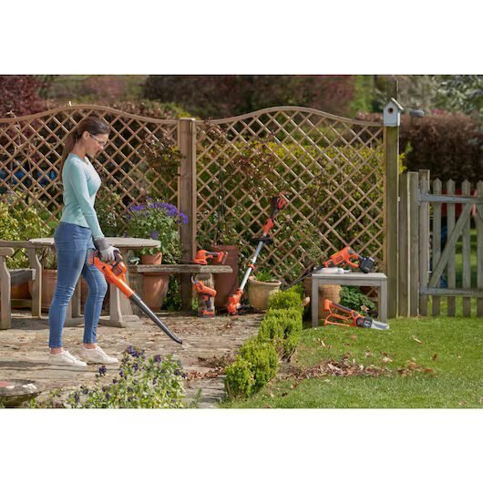 BLACK+DECKER Soplador PowerCommand 18V, batería de litio 2.0Ah, 2 velocidades, flujo de aire óptimo, velocidad de 209 km/h, autonomía 27 min, incluye batería de 2Ah y cargador, GWC1820PC-QW