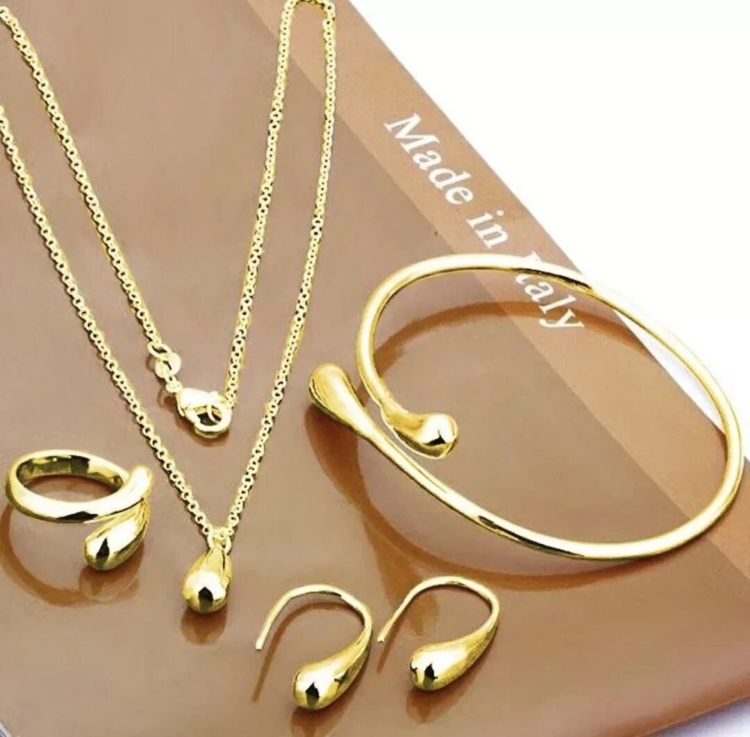 Bisutería Jewelry compuesto por: Collar, Pendientes, Pulsera y Anillo en Riobamba, Chimborazo