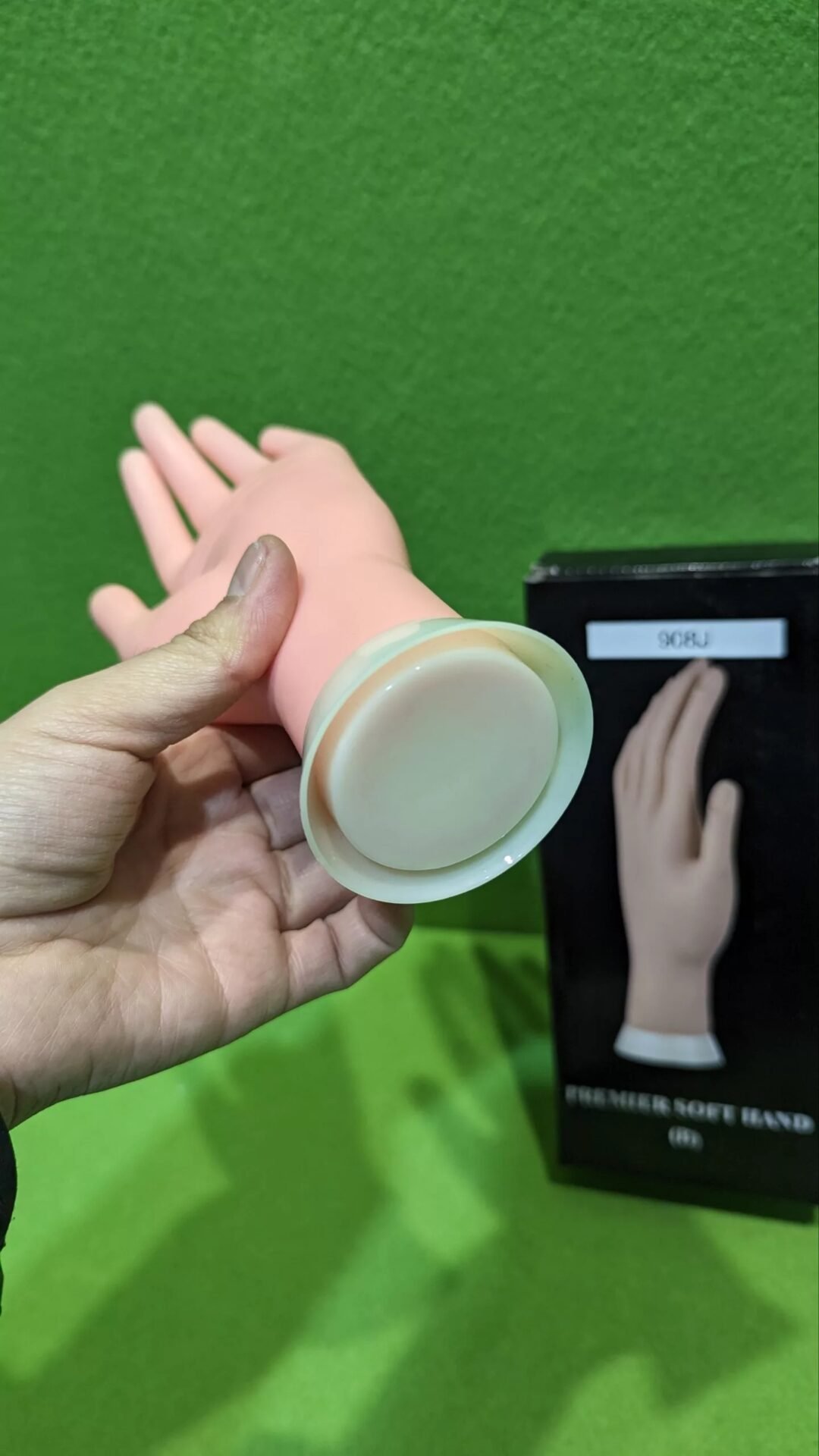 Foto 3 de Maqueta de mano para manicura con soporte blanco