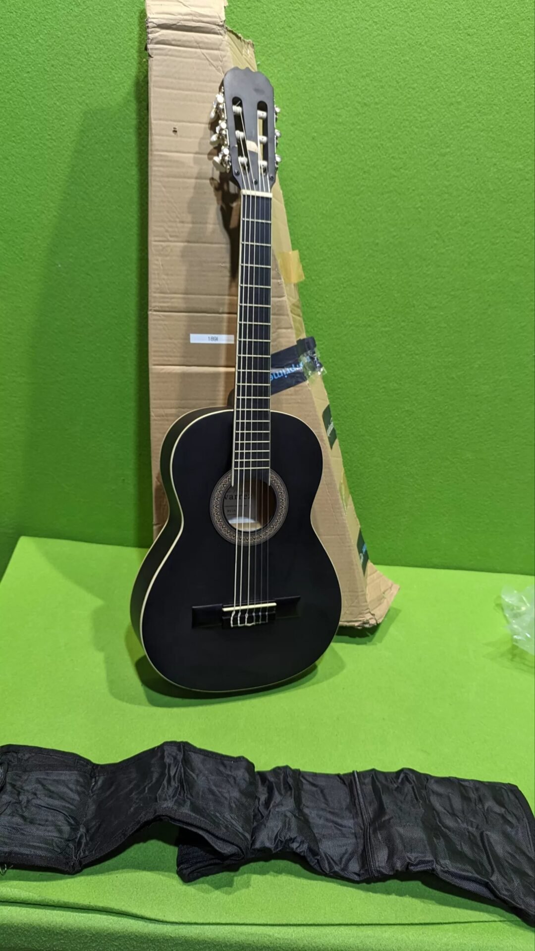 Foto 2 de Navarrez NV16PK guitarra clásica negro
